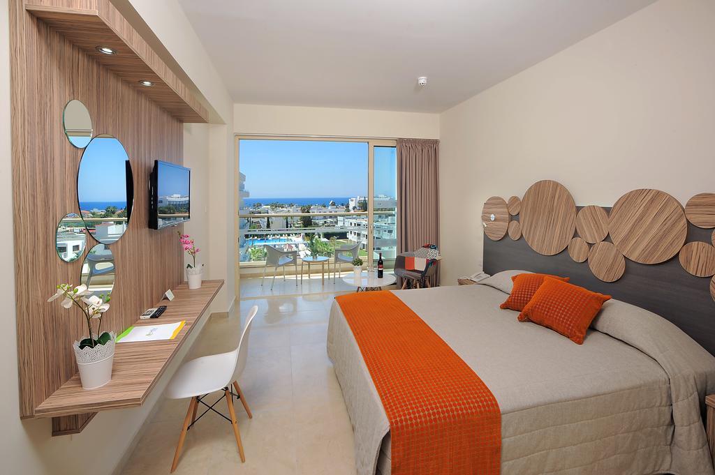 Double or Twin Room with Sea View (2 Adults + 1 Child)