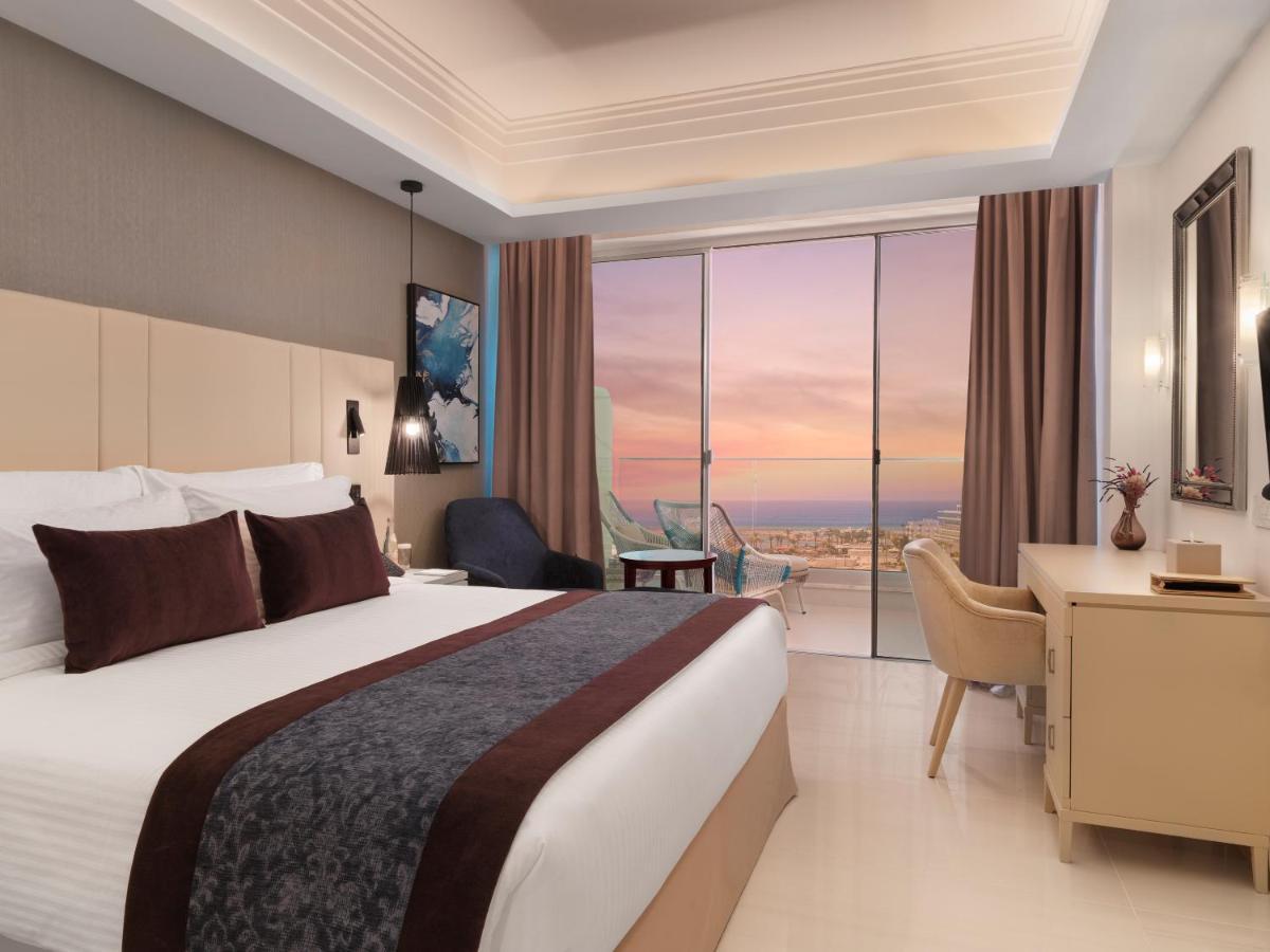 Single Room with Pool View