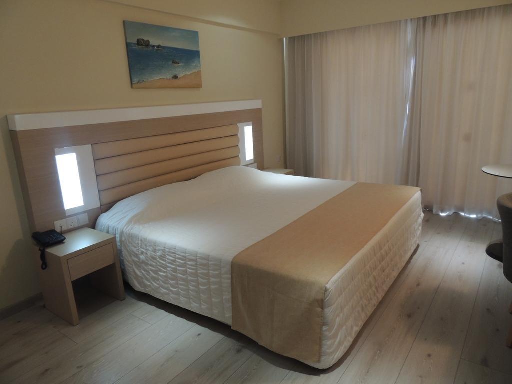 Superior Double or Twin Room with Balcony and Pool View