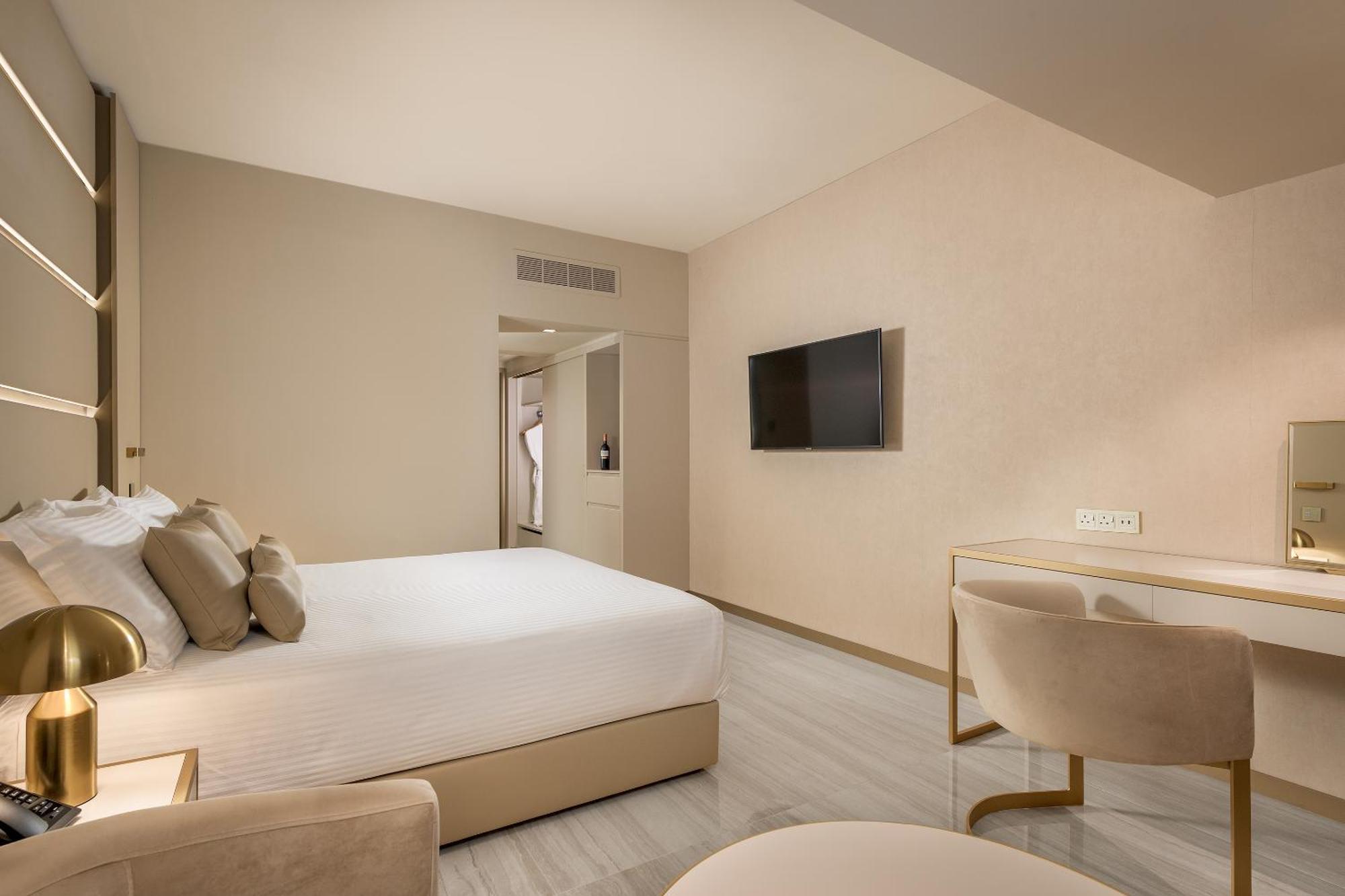 Deluxe Double or Twin Room with Sea View