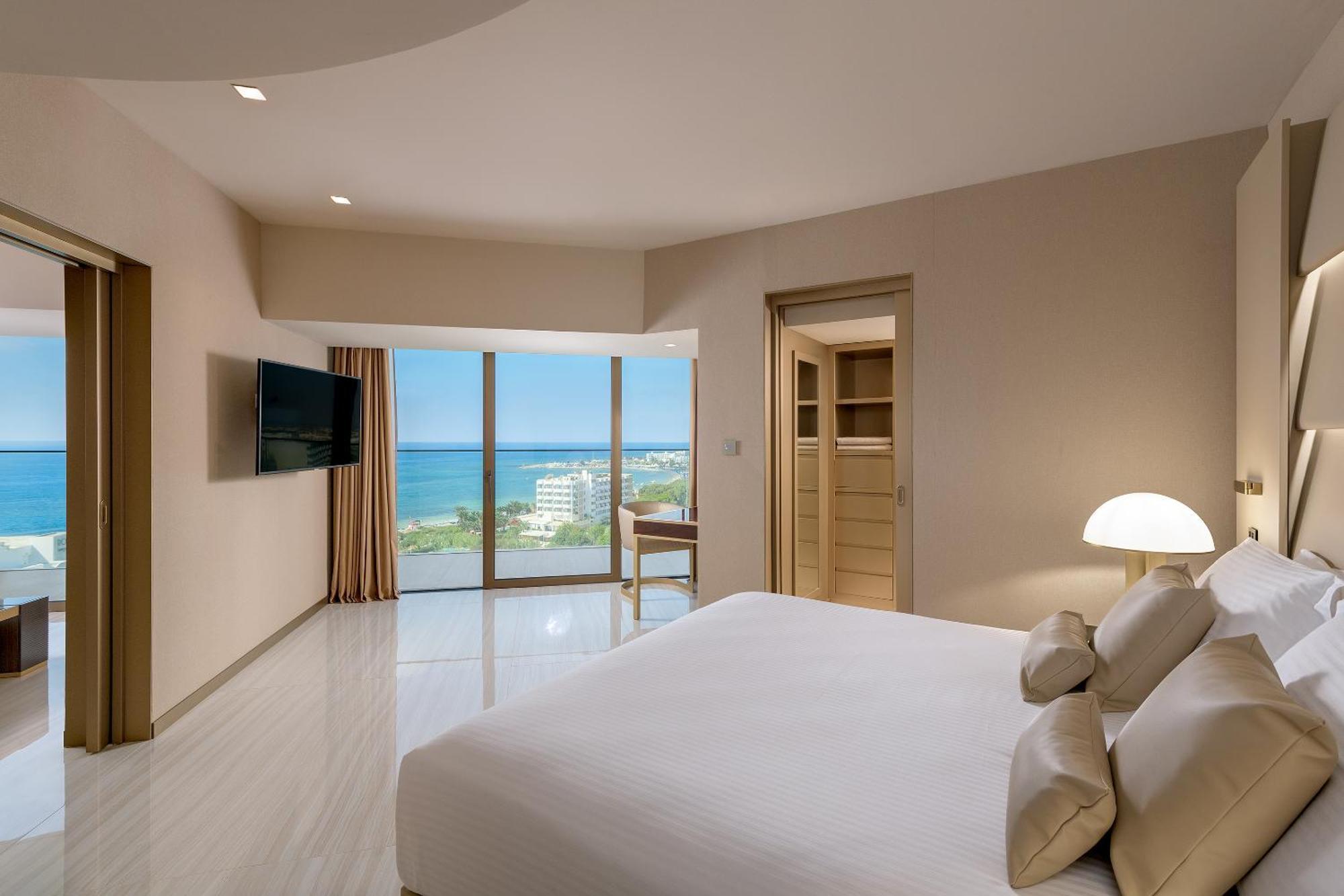 Signature Suite with Sea View