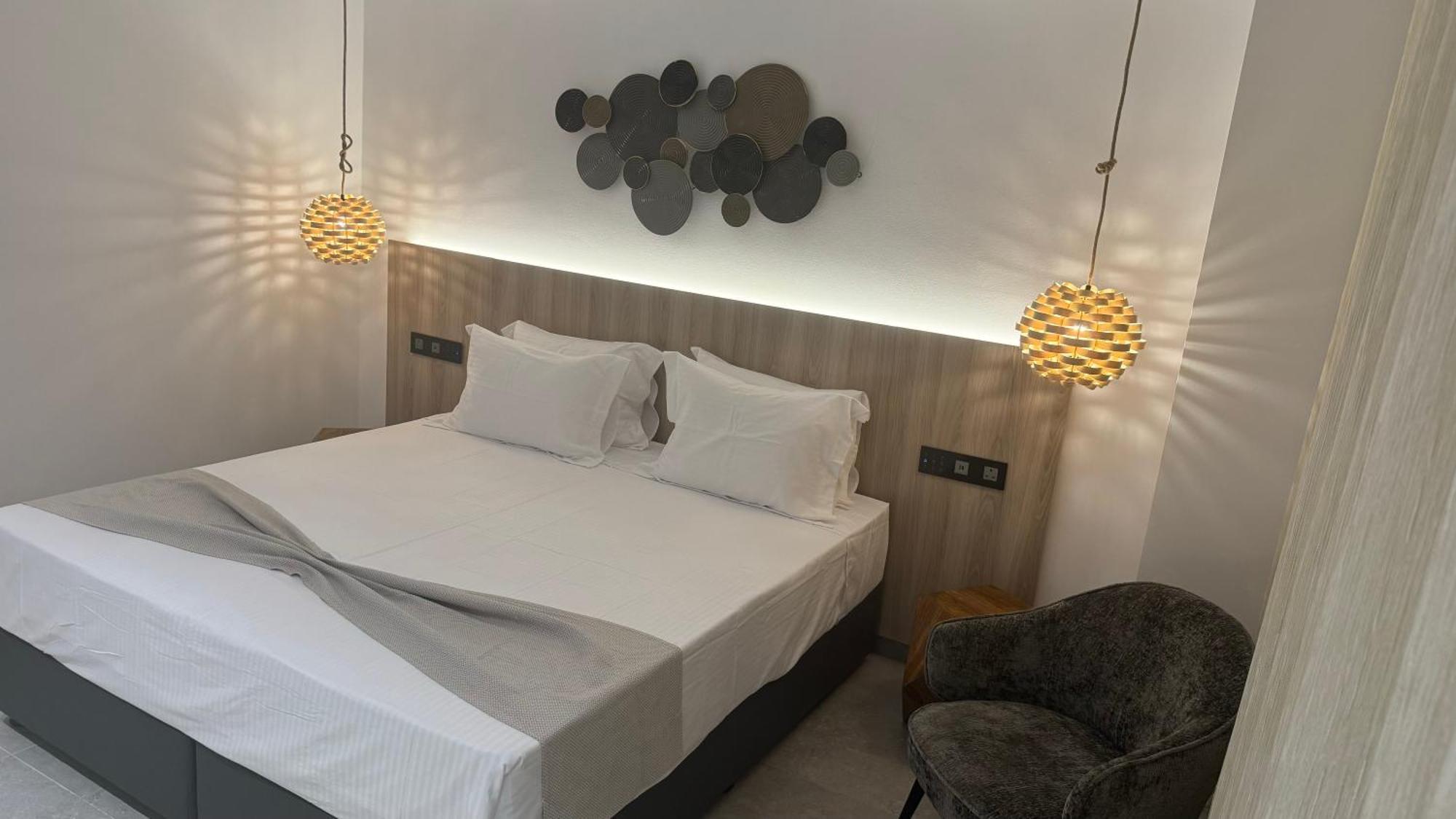 Deluxe Double or Twin Room with City View
