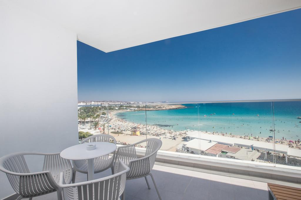 Deluxe Suite with Sea View