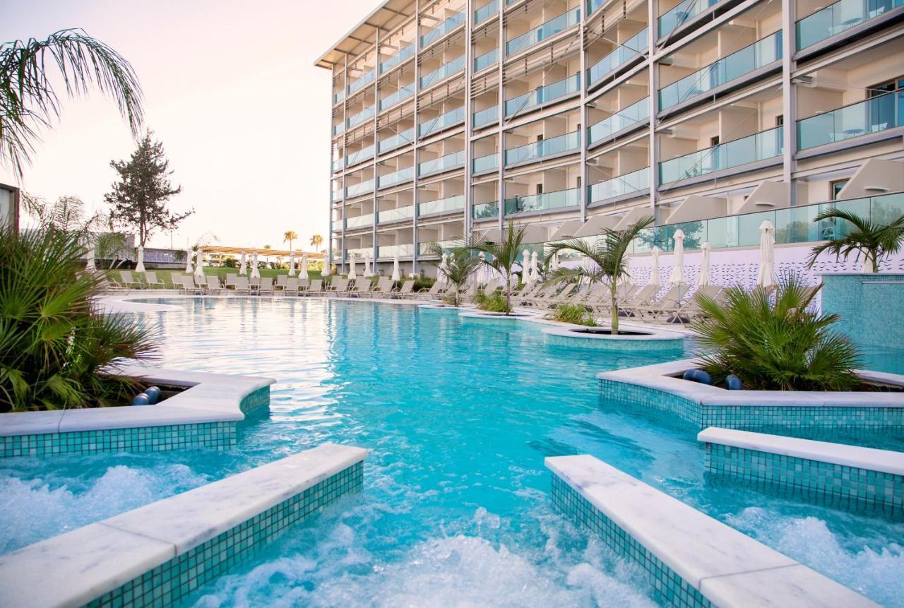 Double or Twin Room with Pool Access