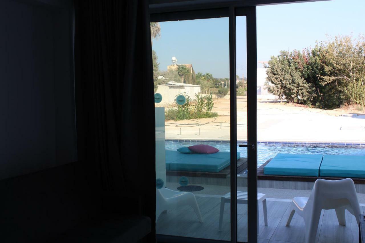 Family Swim-Up Room,784336446:JPEG