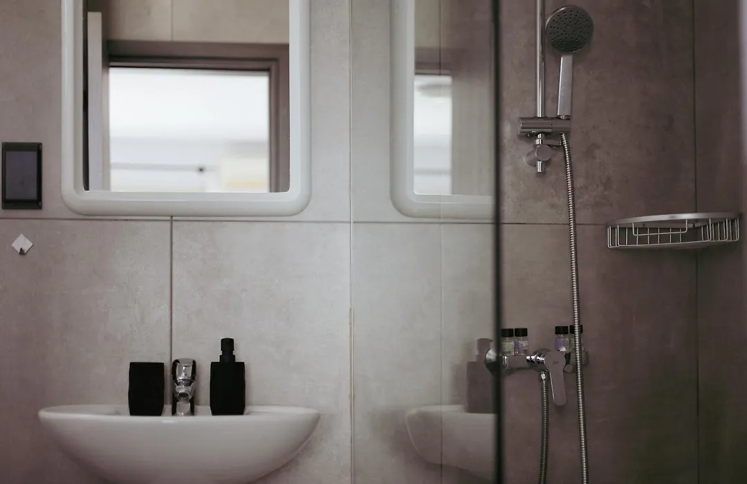 Nissi Avenue 64 Studio 1 - Luxcyservices-1