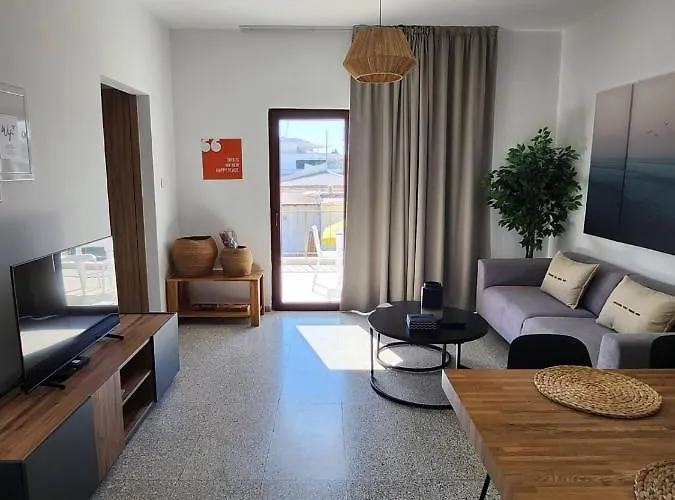 Adamandri Lodge - Prime Location