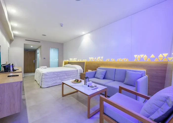 Seasons Hotel (Adults Only)