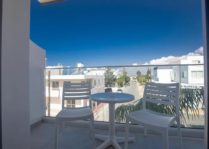Pavlinia Hotel & Apartments